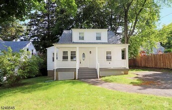 Building Photo - 10 Cedar Ln