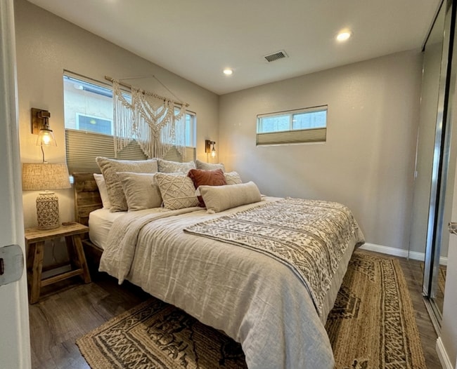 Building Photo - Cottage Home in Normal Heights! Conveniently offers A/C, in Unit Washer/Dryer, Assigned Parking P...
