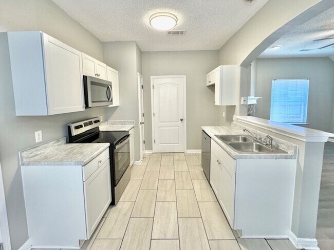 Building Photo - SterlingRidgeDr10236