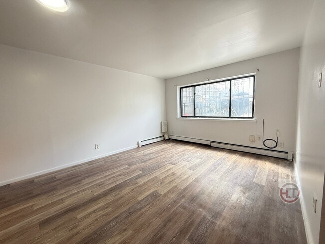 Photo - 189 Throgs Neck Blvd Townhome