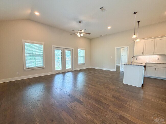 Foto del edificio - 5841 Winifred Ave