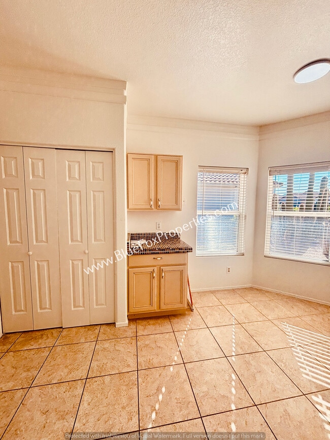 Foto del edificio - 9744 N Stone Rock Dr