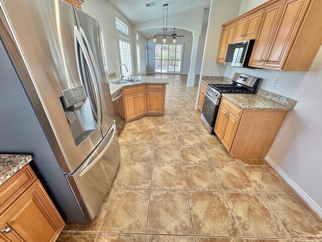 Foto del edificio - STUNNING SINGLE-FAMILY HOME 3/ BEDROOM / 2...
