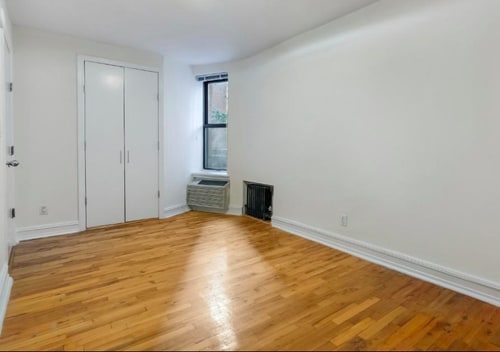 Building Photo - 148 W 68th St