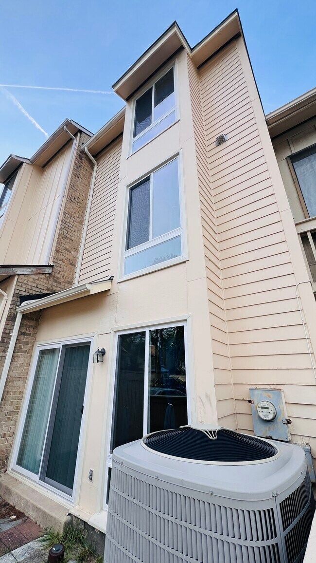 Foto del edificio - 10211 Ridgeline Dr