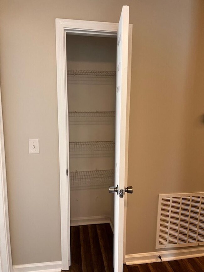 Foto del edificio - Charming 3-Bedroom Condo in Fairington Village