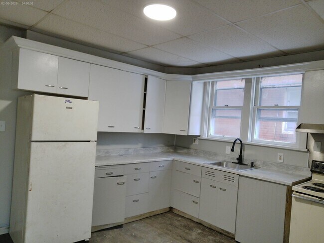 Foto del edificio - Newly Renovated 4BR Home – 2 Bathrooms – Spacious Layout