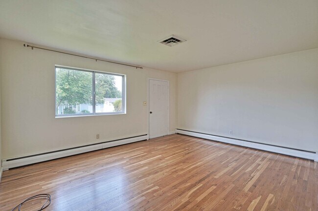 Building Photo - 1239 Cardinal Dr