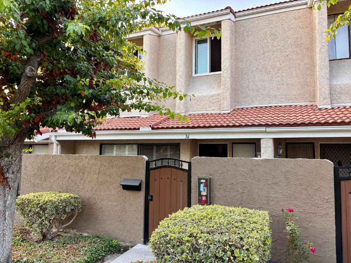 Primary Photo - Charming Buena Park Townhouse: Spacious 3-...