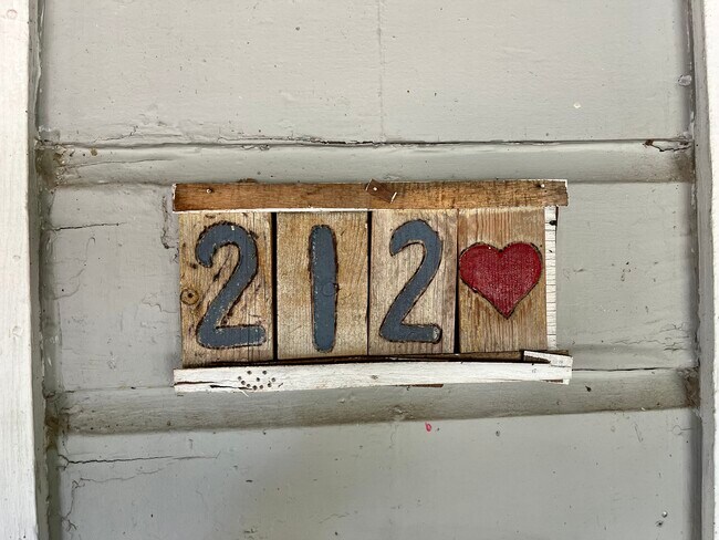 Building Photo - 212 Elm St