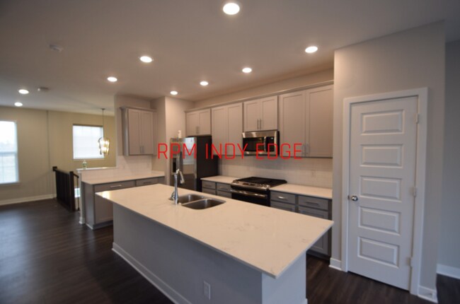 Building Photo - Like New 3 Bed 4 Bath Townhome In Carmel -...