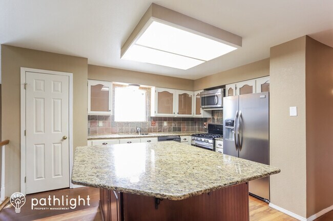 Foto del edificio - 920 Royal Crown Ln, Colorado Springs, CO, ...