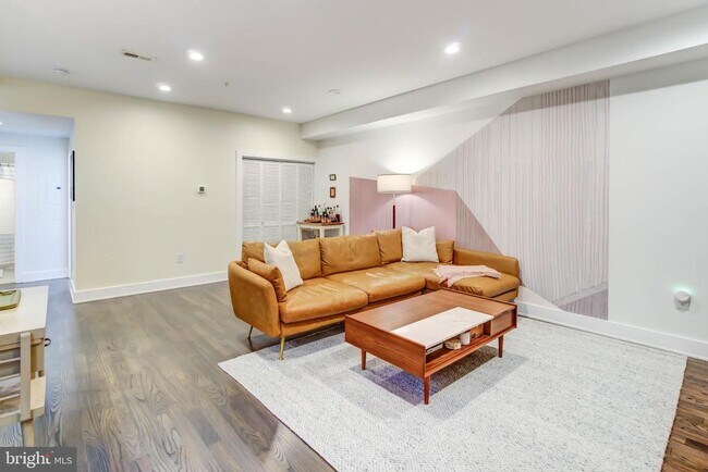 Building Photo - 2909 17th St NE