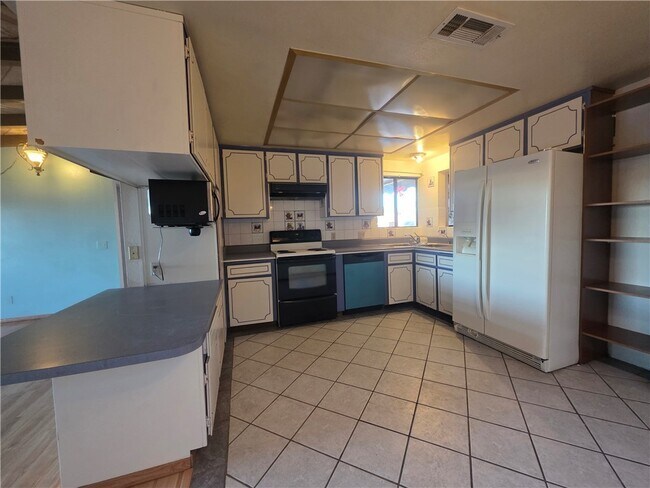 Building Photo - 1699 Rio Vista Dr