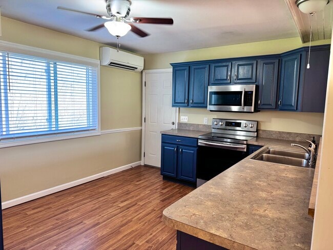 Building Photo - 36-38 Riverview Dr