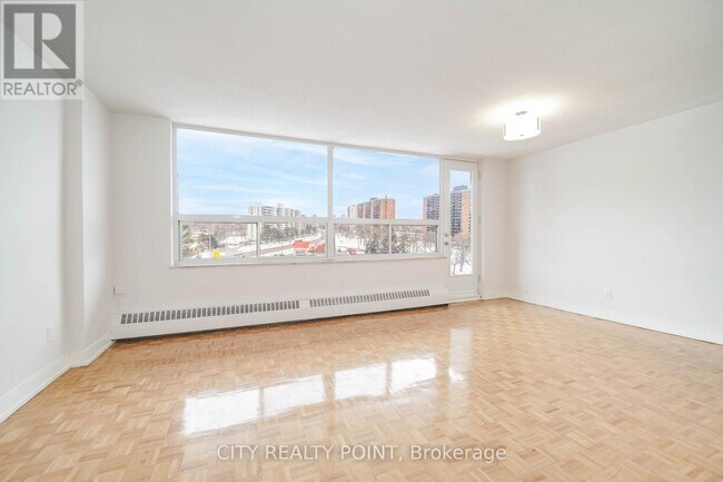 Photo du bâtiment - 6200 Bathurst St