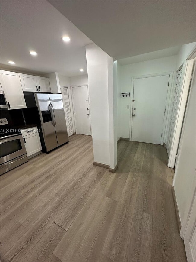 Foto del edificio - 1660 NE 191st St