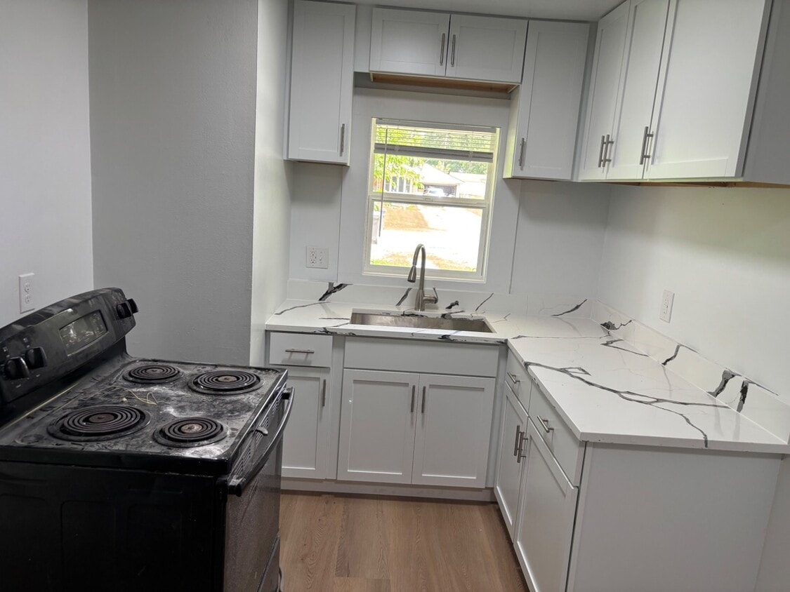 Photo - 2831 Walker Ave - 2831