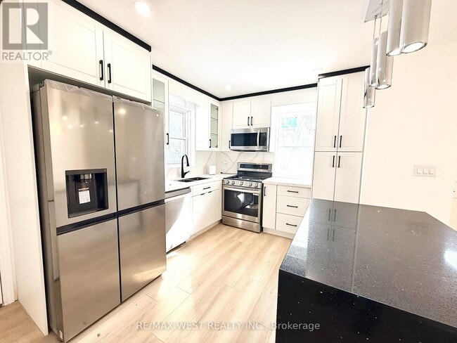 Building Photo - 34 Touraine Ave