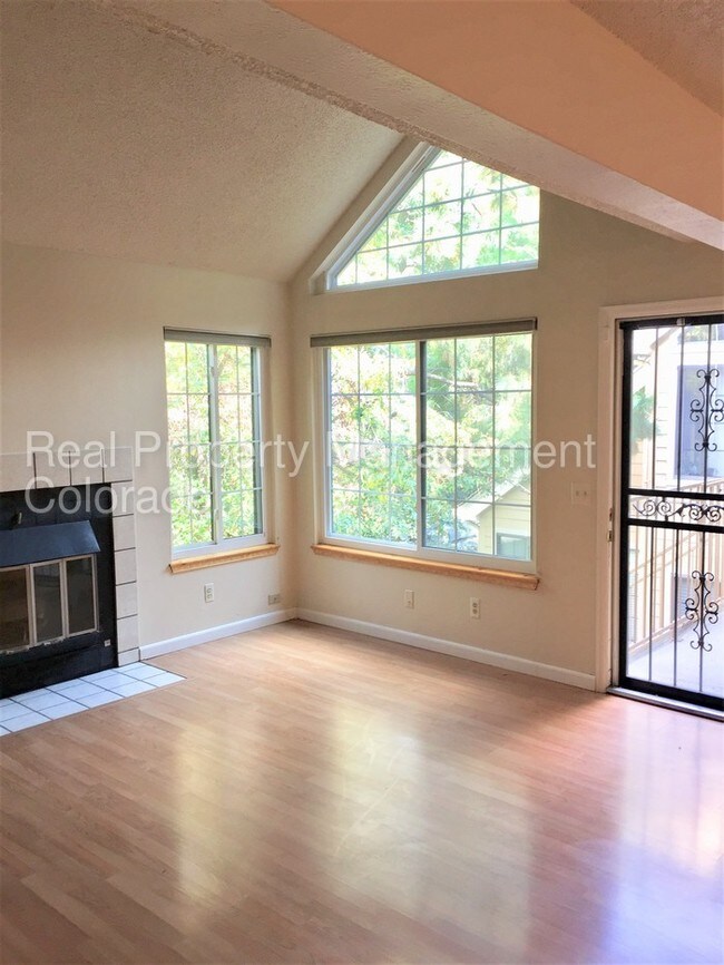 Building Photo - Gorgeous Condo in Cedar Point!