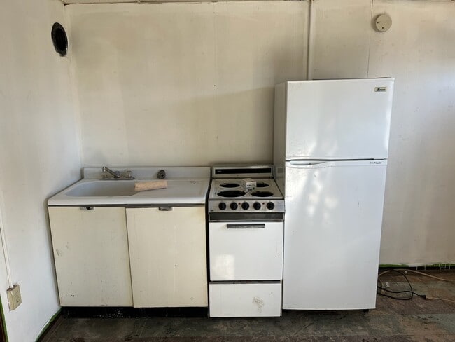 Building Photo - 205 Main St