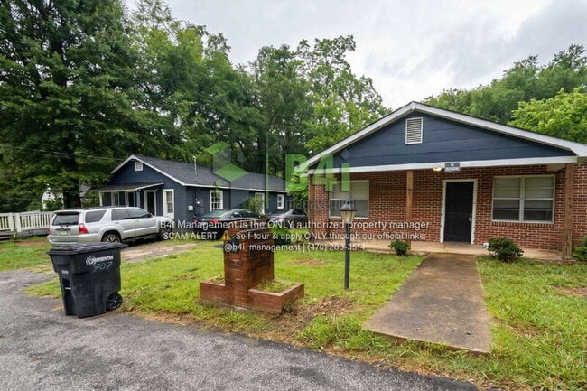 Building Photo - 909 E 8th St