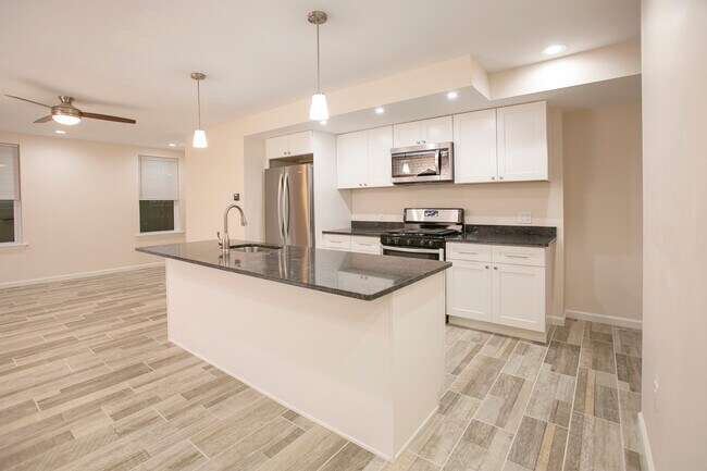Kitchen - 1319 N Howard St