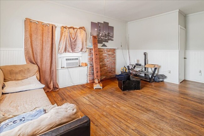 Building Photo - 212 W North St