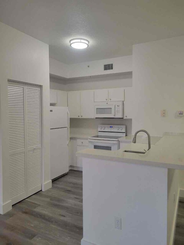 Photo - 7330 NW 114th Ave Apartment