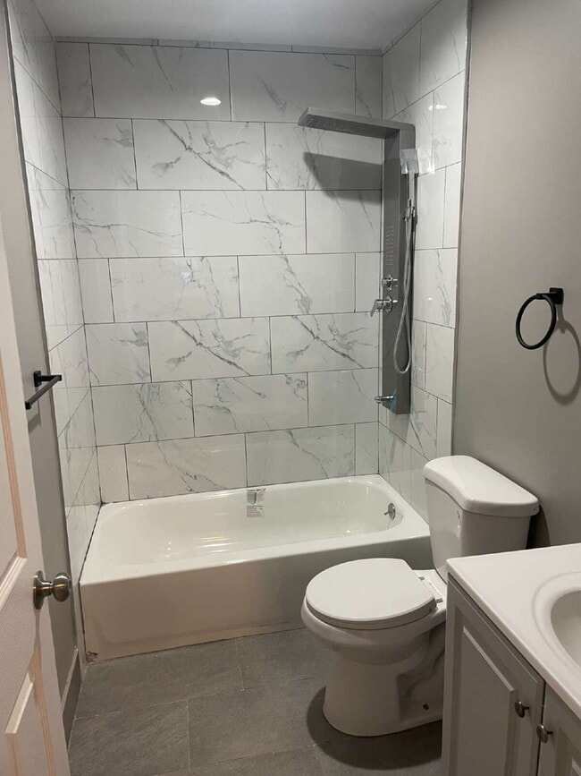 Photo - 3 Bedroom Fresh Renovation in Leetsdale! Apartment