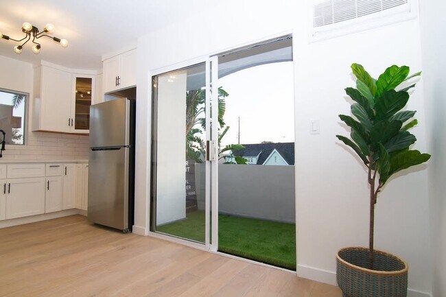 Foto del edificio - 3666 Greenfield Ave