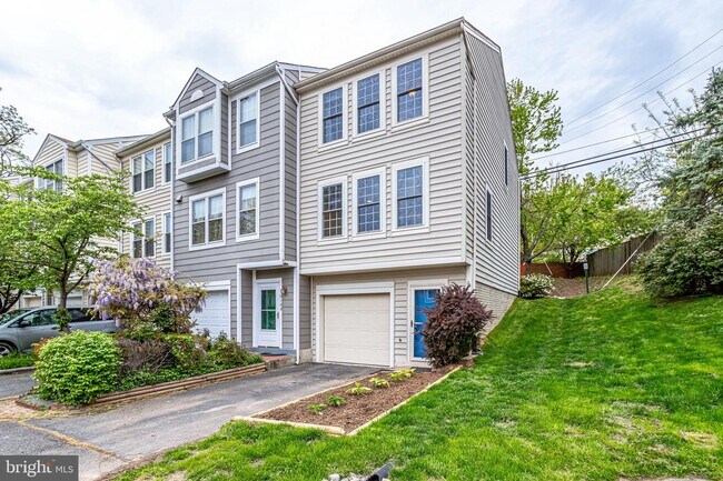 Building Photo - 6162 Glen Eagles Ct
