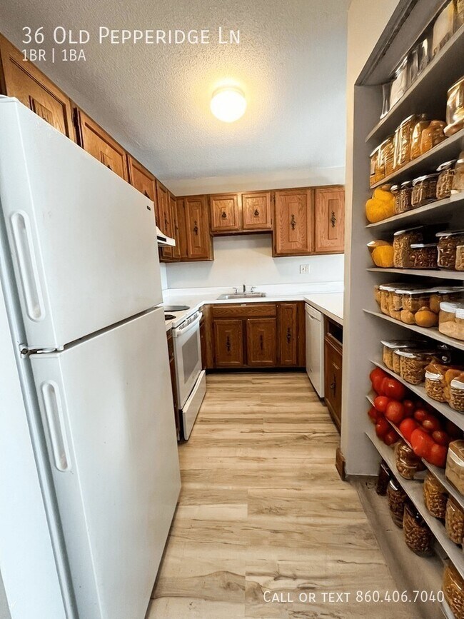 Foto del edificio - 36 Old Pepperidge Ln