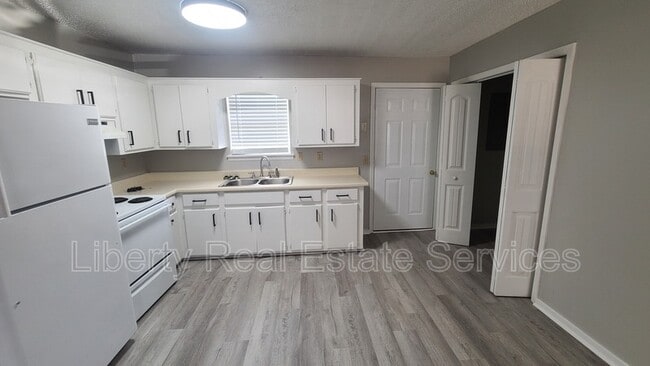 Building Photo - 14 Live Oak Loop