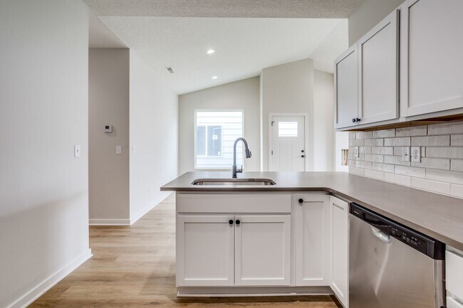 Foto del edificio - Brand New Long Beach Community