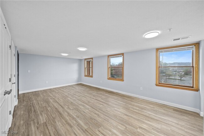 Foto del edificio - 1735 Merriman Rd