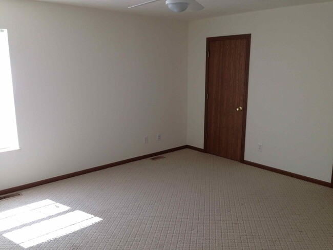 Building Photo - AMAZING 3 bed 2 bath in Newburgh