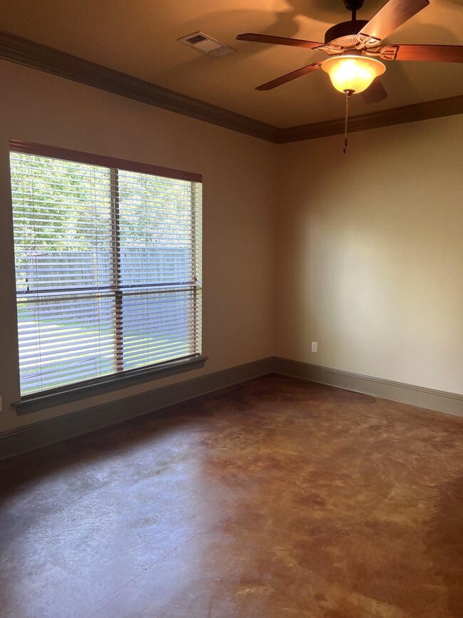 Building Photo - 3266 Northlake Ave