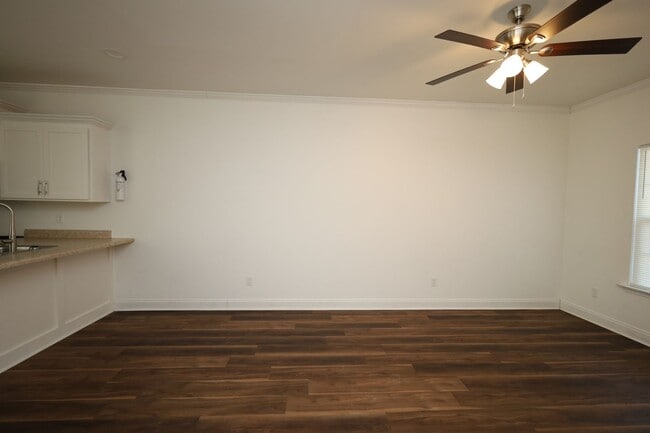 Building Photo - 2304 Mimosa Dr