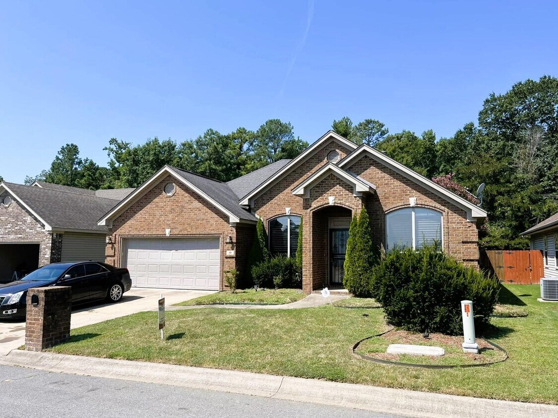 Primary Photo - 68 Bentley Cir