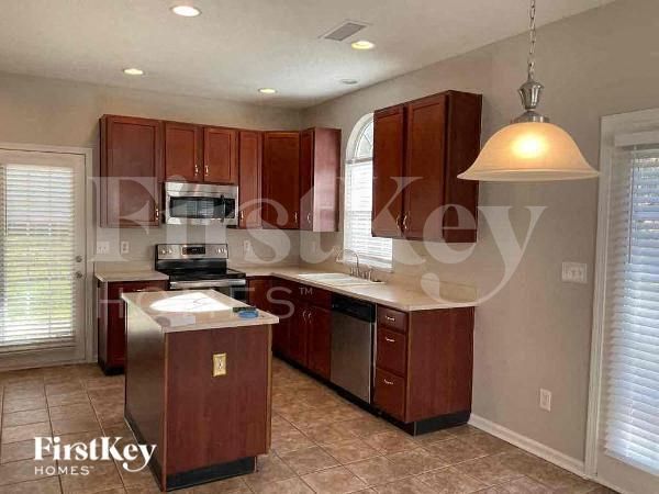 Building Photo - 10736 Hellebore Road