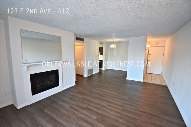 Building Photo - Gorgeous 2 Bed Downtown Condo! No Deposit ...