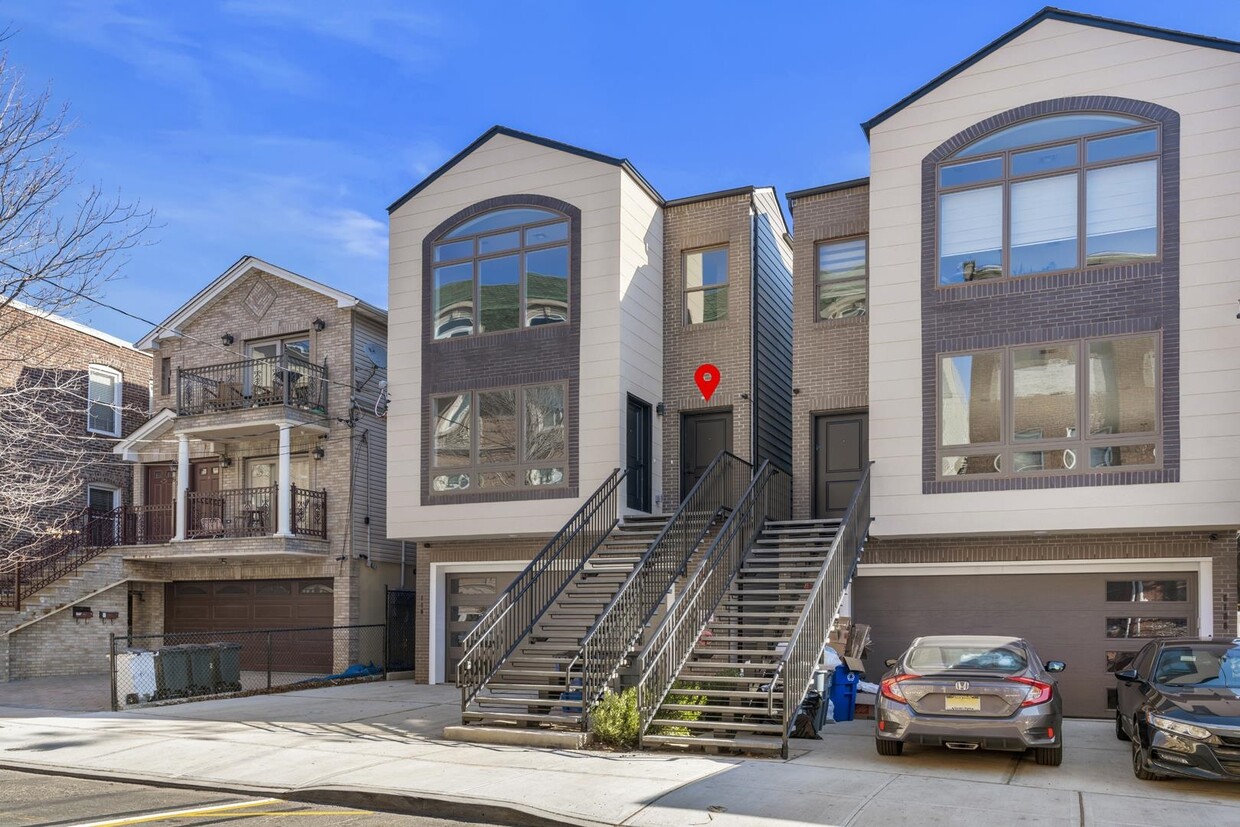 Primary Photo - 6110 Fillmore Pl
