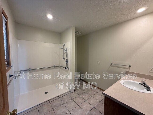 Foto del edificio - 4305 S Glenn Ave