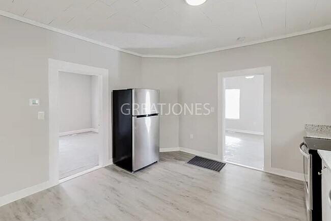 Building Photo - 4479 Middle St