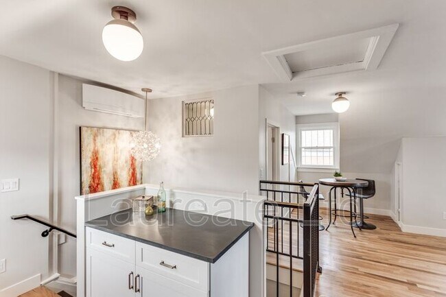 Foto del edificio - 1452 Detroit St