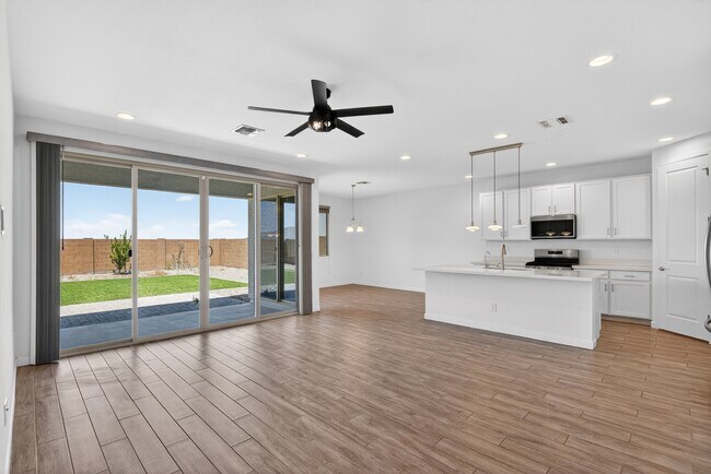 Foto del edificio - 10526 S 56th Ln