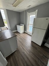 Building Photo - 514 S 5th St