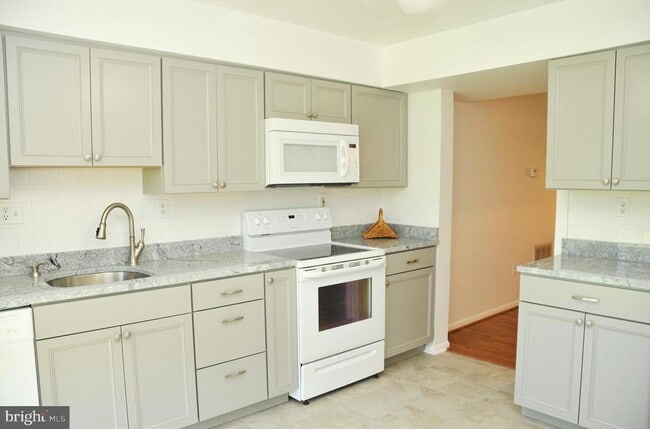 Building Photo - 5350 Eliots Oak Rd