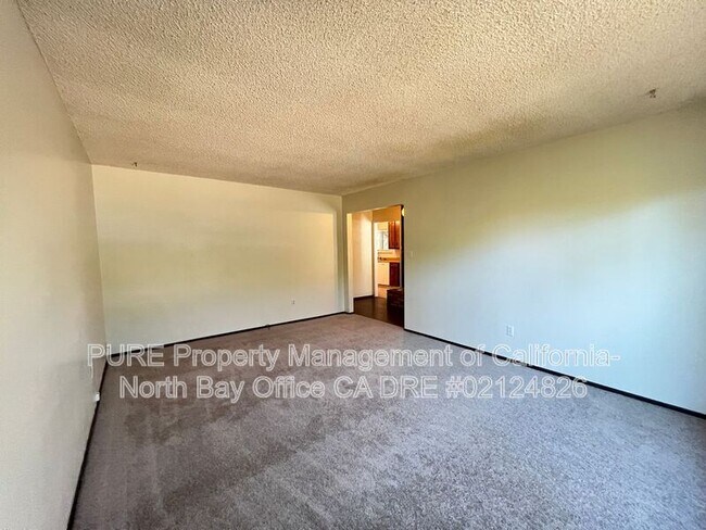 Building Photo - 4914 Everglade Dr